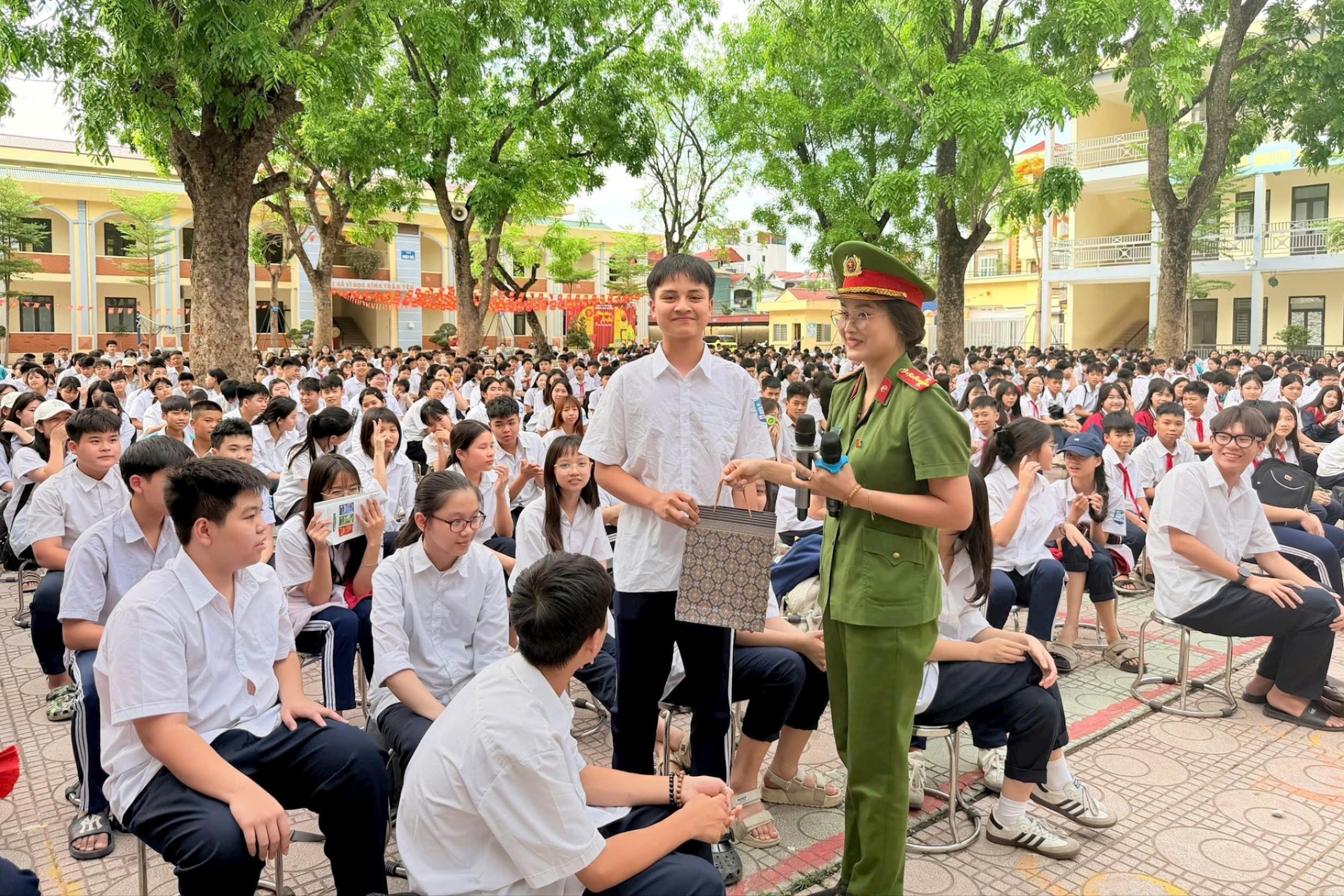 Xã Hát Môn tuyên truyền pháp luật, kỹ năng an toàn cho học sinh